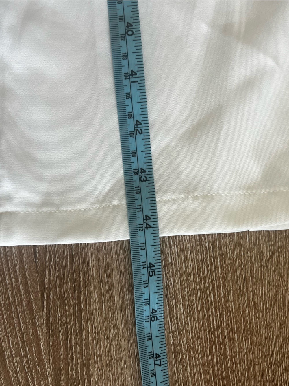 White Wrap-Front Long Sleeve Midi Dress doesn’t have size on it. Check pictures - Picture 5 of 8